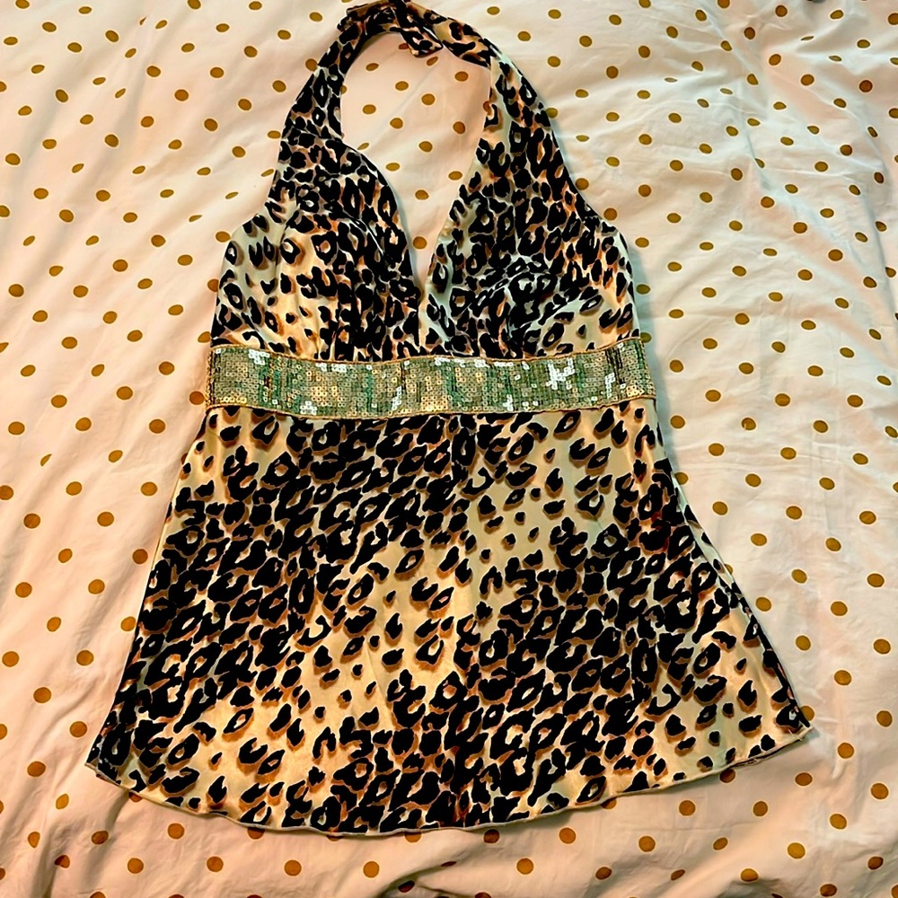 Halter top (animal print) with silk feel.